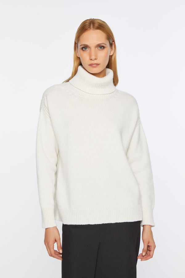 TURTLENECK SWEATER IN CHUNKY WOOL AND CASHMERE WITH SIDE TRIMMING