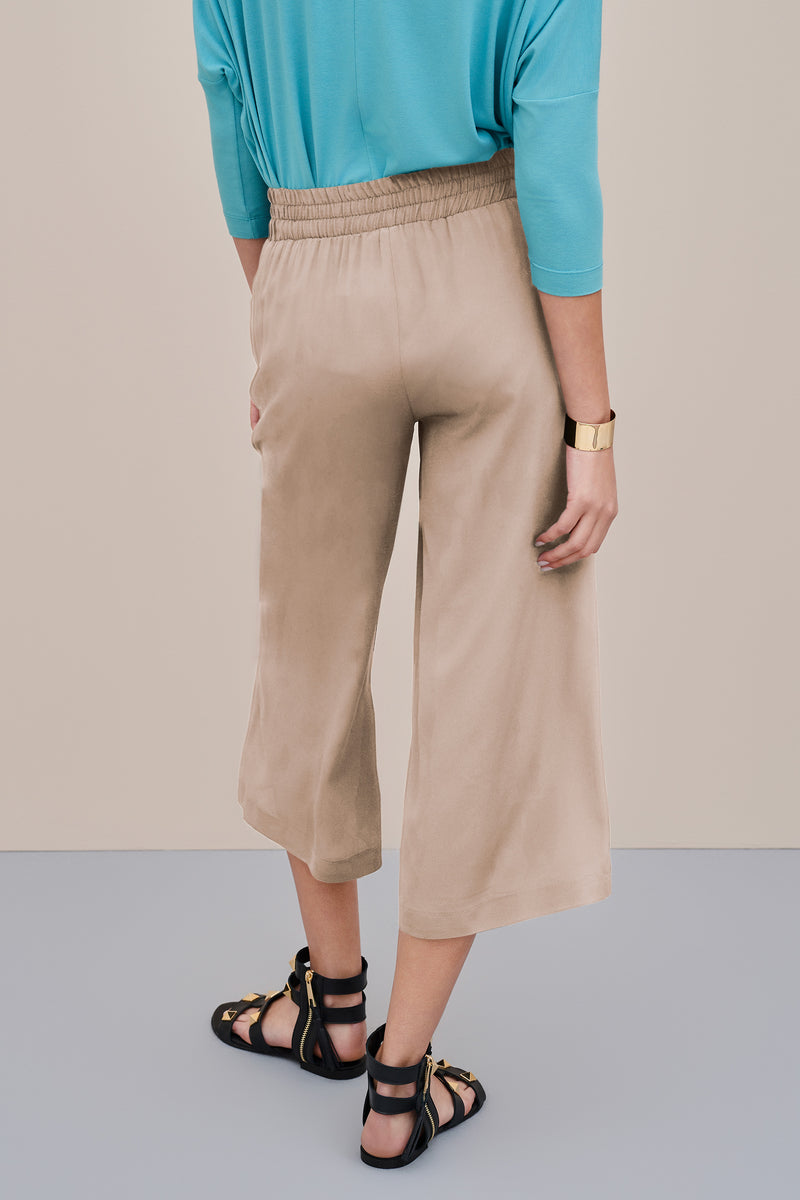 WIDE-LEG SHORTS IN CREPE DE CHINE WITH DOUBLE STITCHED POCKETSÂ 