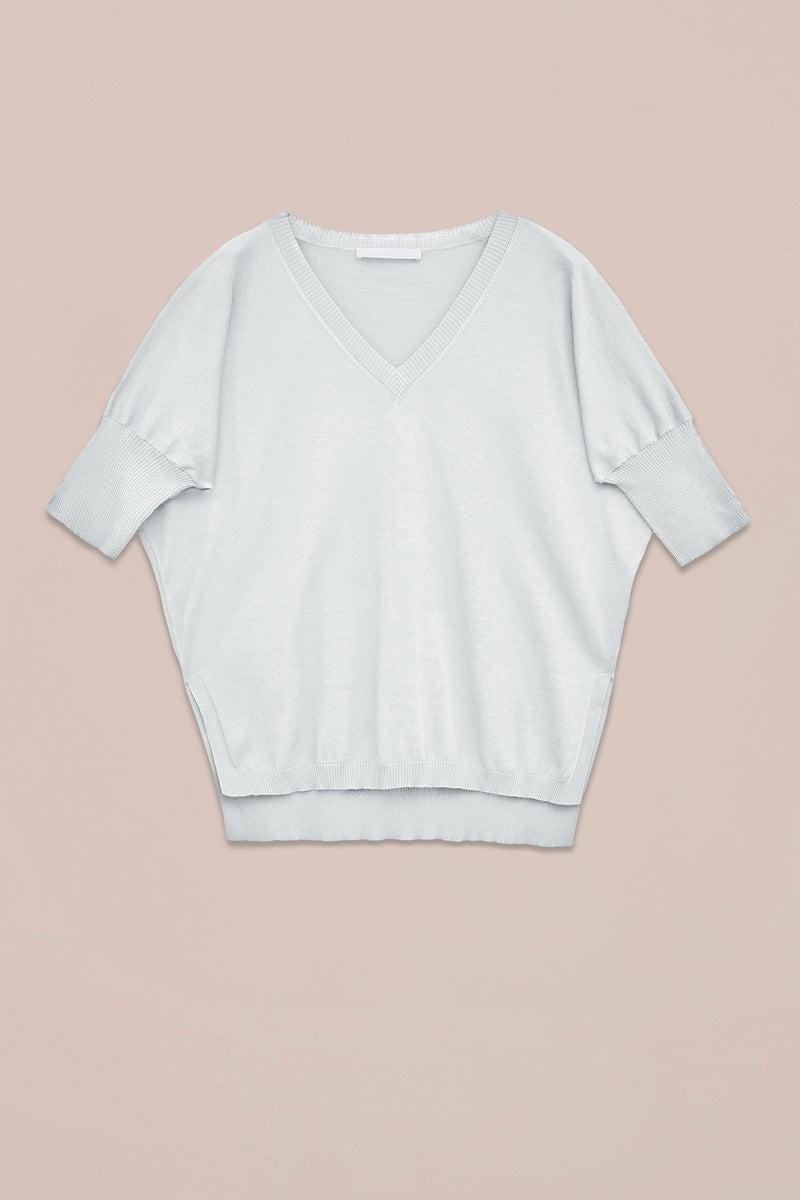 COTTON V-NECK TOP WITH THREE QUARTER SLEEVES