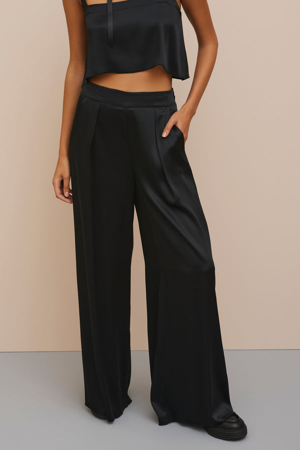 TAILORED LOOSE PANTS IN SATIN WITH SIDE POCKETS 