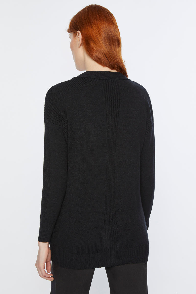 STRETCHY V-NECK SWEATER WITH CHAIN CLOSURE 