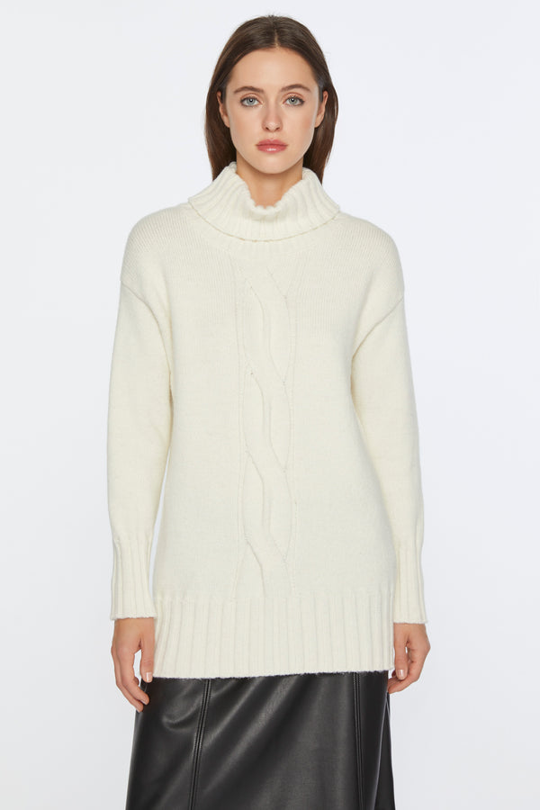 OVERSIZE SWEATER WITH TURTLENECK IN CHUNKY CABLE WOOL