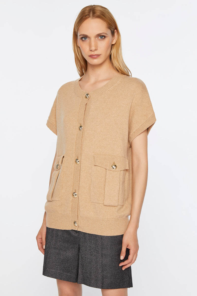 SHORT-SLEEVED VEST IN CHUNKY WOOL AND CASHMERE WITH BUTTONS AND POCKETS