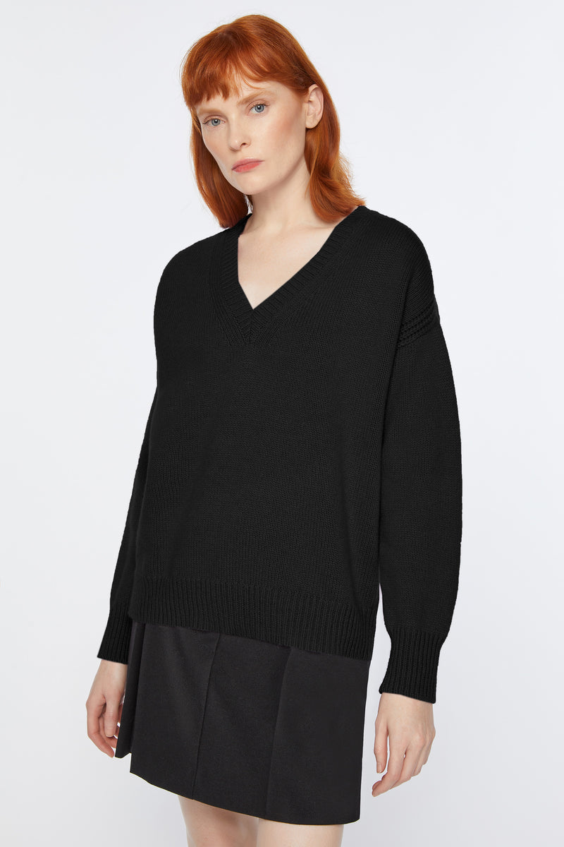 V-NECK SWEATER IN CHUNKY WOOL AND CASHMERE WITH SIDE TRIMMING