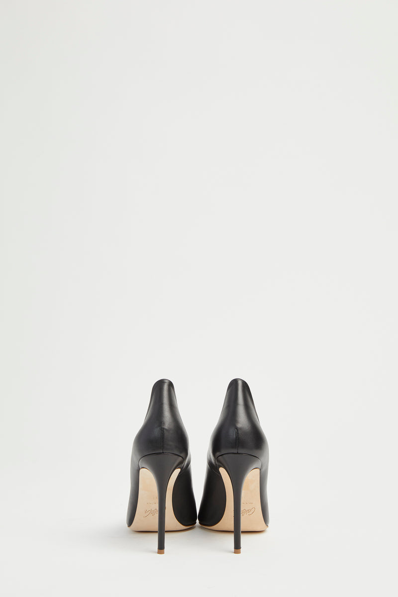 LEATHER PUMPS WITH GOLD METAL TIPS