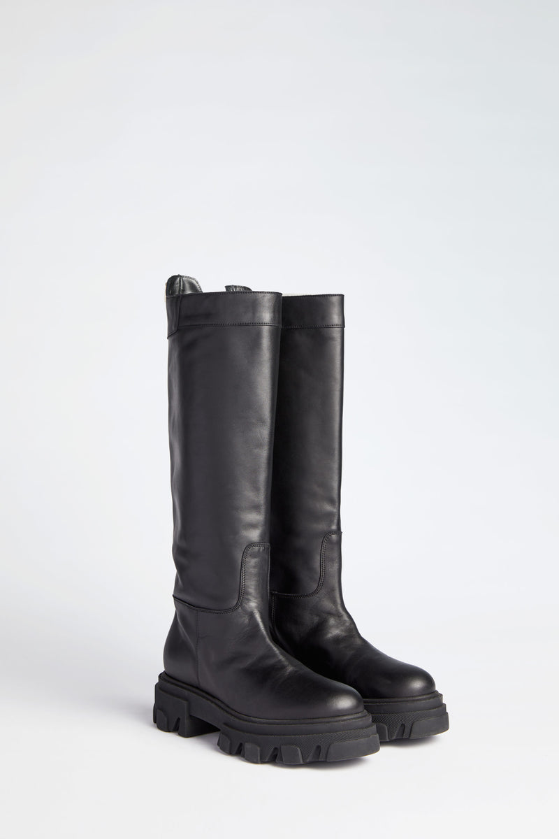 KNEE-HIGH LEATHER BOOTS WITH GOLD LOGO AT THE BACK