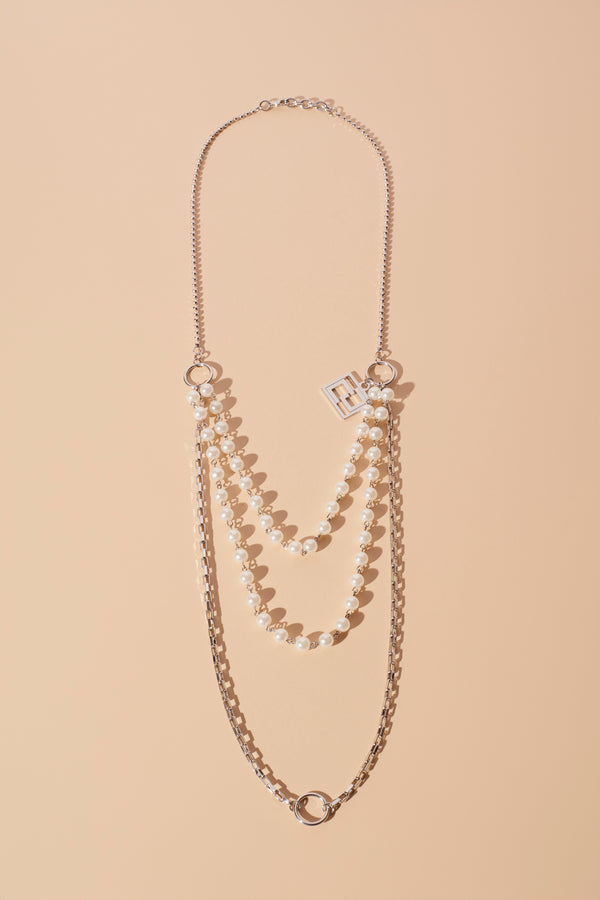 THREE-STRING NECKLACE WITH PEARLS