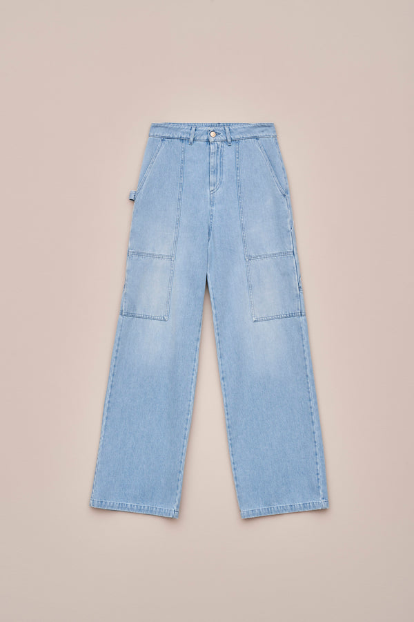 LIGHT WASH JEANS WITH DECORATIVE STITCHING