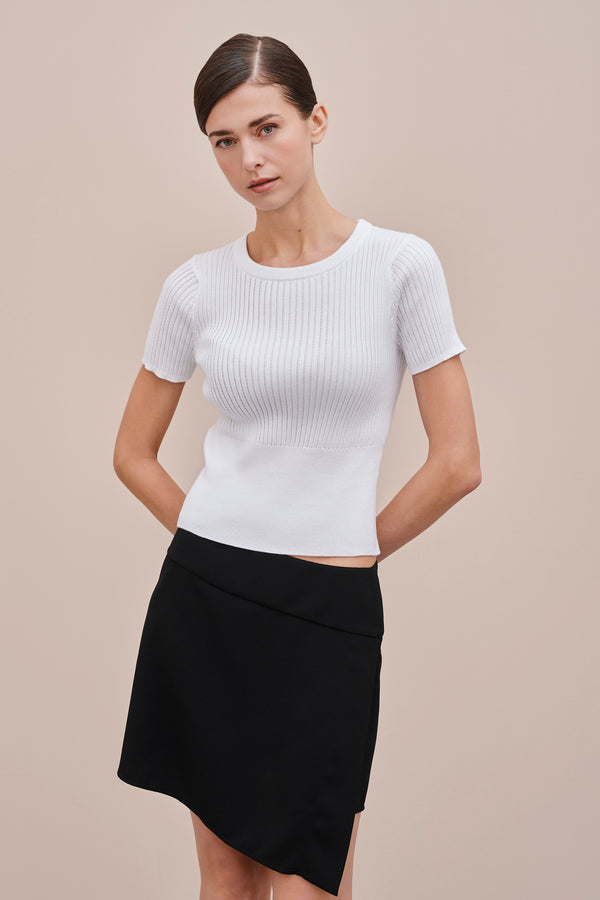 SHORT-SLEEVED SLIM-FIT COTTON TOP 
